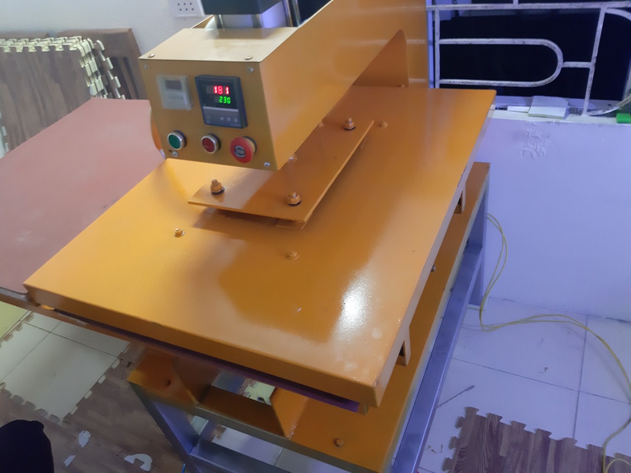 Máy ép nhãn nhiệt 2 mâm