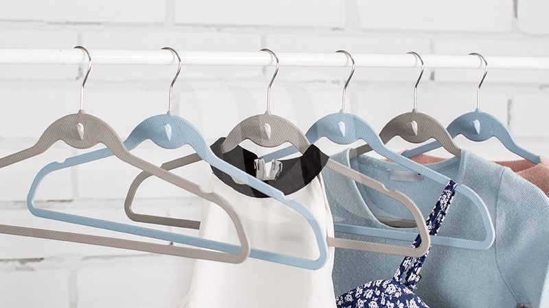 Móc treo quần áo có khuy liên kết